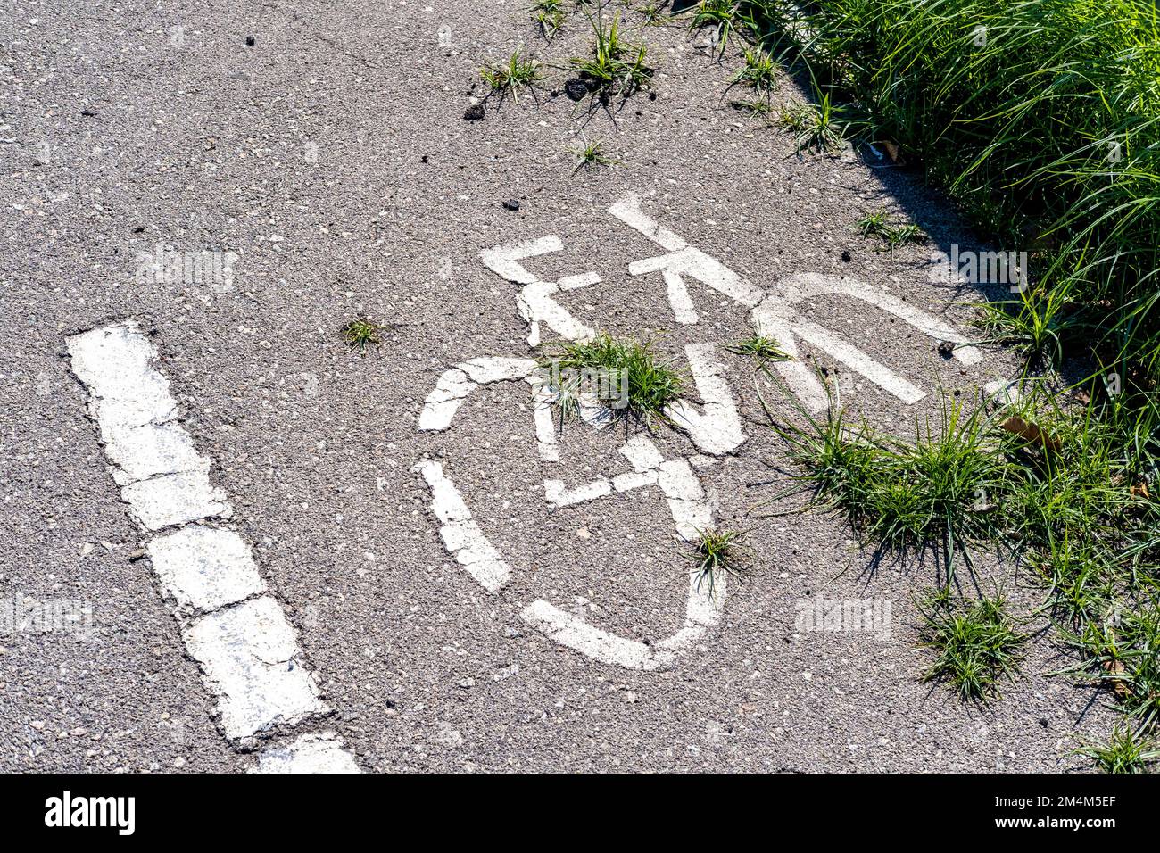 Un panneau de signalisation sur la voie des vélos à Barcelone, Espagne Banque D'Images