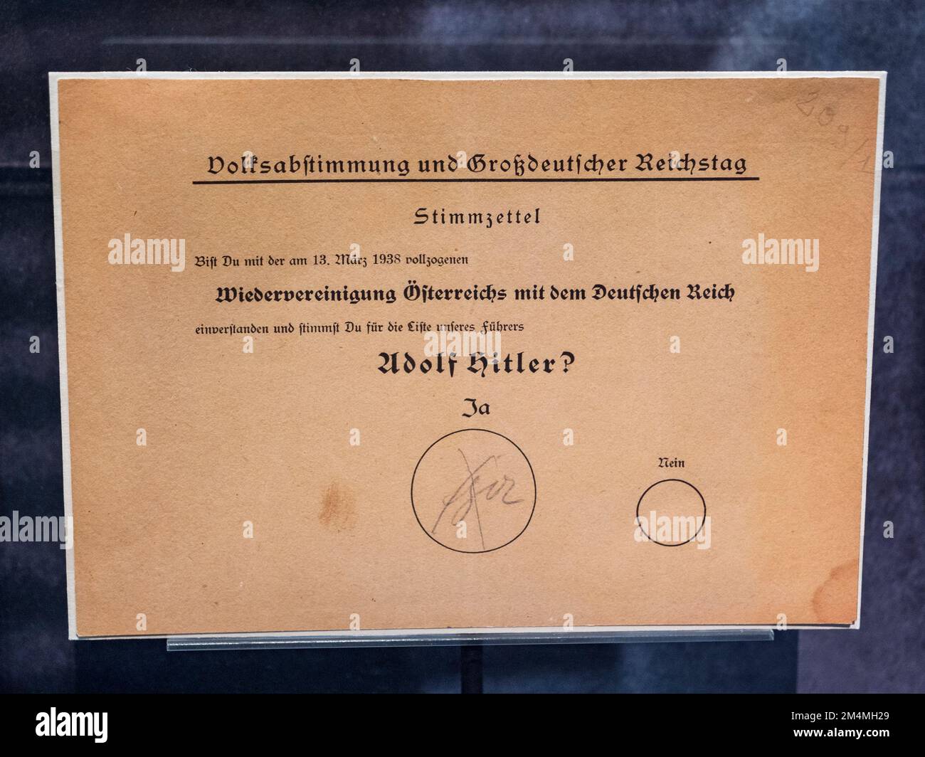 Bulletin de vote pour l'intégration de l'Autriche en Allemagne, 10th avril 1938, Imperial War Museum, Londres, Royaume-Uni. Banque D'Images