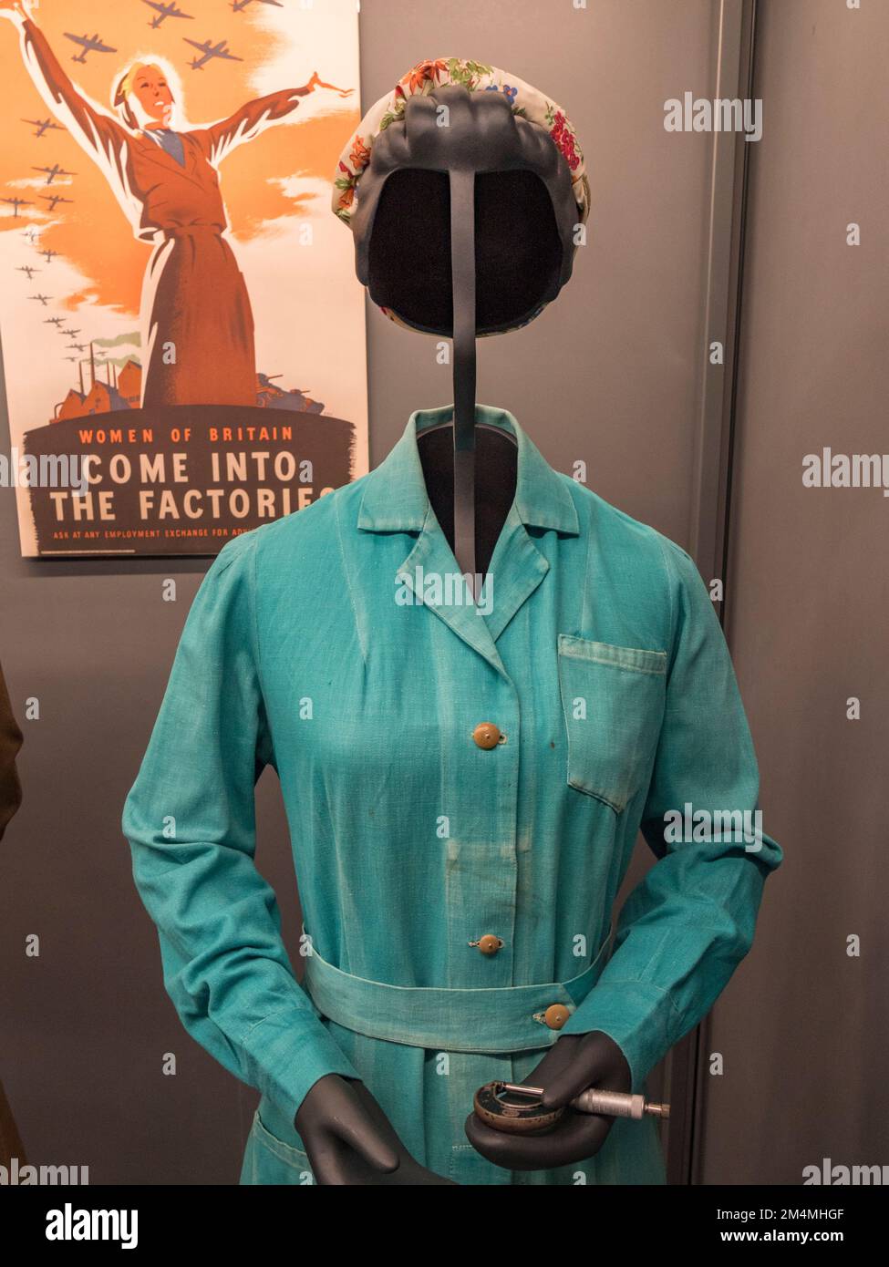 Uniforme de femme d'un ouvrier d'usine, Imperial War Museum, Londres, Royaume-Uni. Banque D'Images