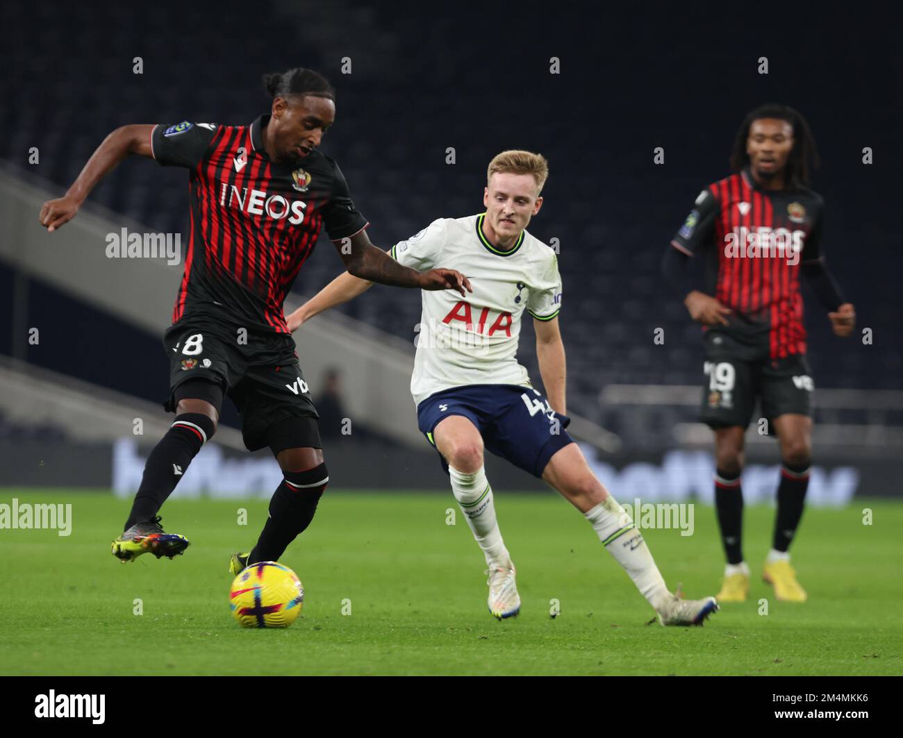 L-R Pablo Rosario de l'OGC Nice et Harvey White de Tottenham Hotspur lors du match de football amical entre Tottenham Hotspur et Nice à Tottenham Ho Banque D'Images