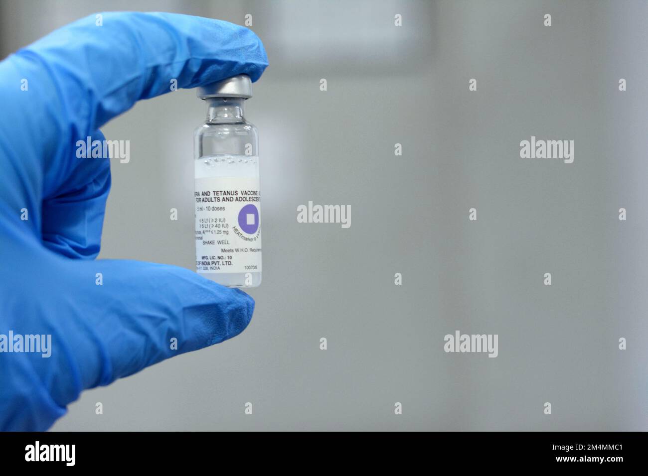 Le Caire, Egypte, 13 décembre 2022: Vaccin contre le tétanos de la diphtérie pour injection intramusculaire dans le muscle deltoïde de l'épaule pour les enfants et les adultes, Diphthe Banque D'Images