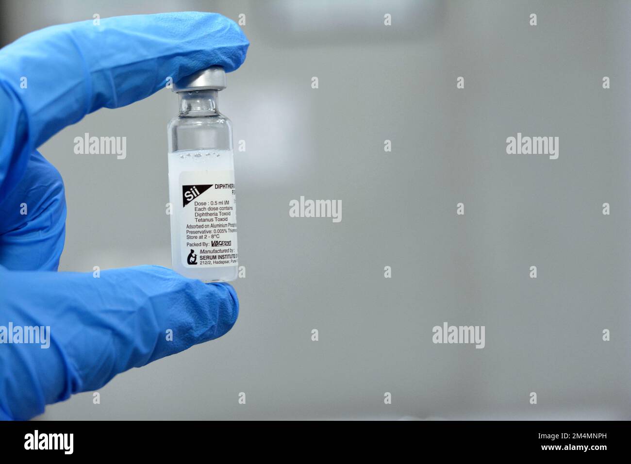 Le Caire, Egypte, 13 décembre 2022: Vaccin contre le tétanos de la diphtérie pour injection intramusculaire dans le muscle deltoïde de l'épaule pour les enfants et les adultes, Diphthe Banque D'Images