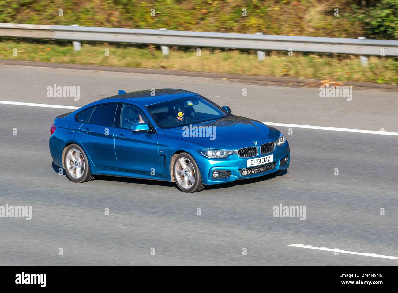 2018 Bleu 420 520D M SPORT 1995cc Diesel automatique à 8 vitesses ; déplacement sur l'autoroute M6 Royaume-Uni Banque D'Images