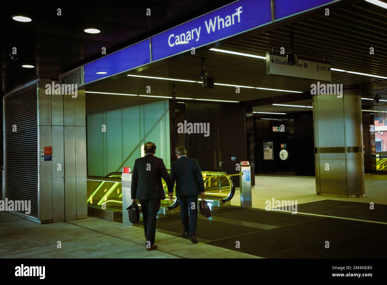 Londres - septembre 2022 : entrée souterraine de Canary Wharf - quartier des services bancaires et financiers de Londres. Banque D'Images
