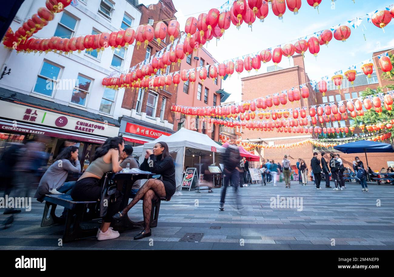 Londres - septembre 2022 : des foules dans le quartier de la ville chinoise de Soho, à Londres, dans l'extrémité ouest Banque D'Images