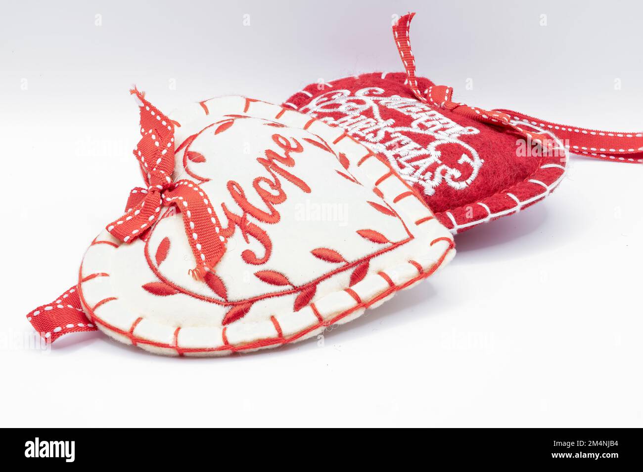 décorations de fête en forme de coeur rouge et blanc, texte d'espoir et joyeux noël Banque D'Images