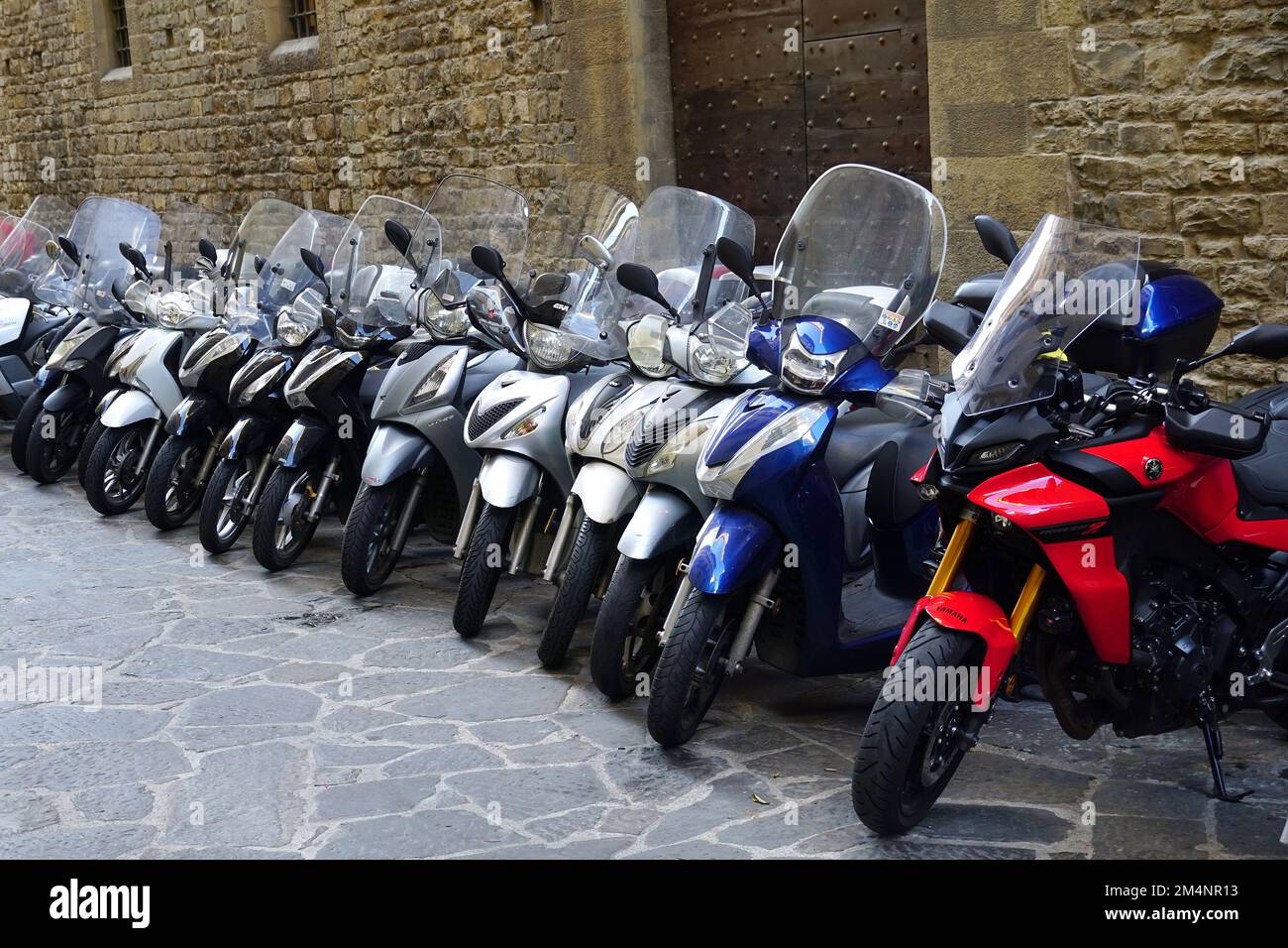 Parking trottinettes, Florence, Toscane, Toscane, Italie, Europe Banque D'Images