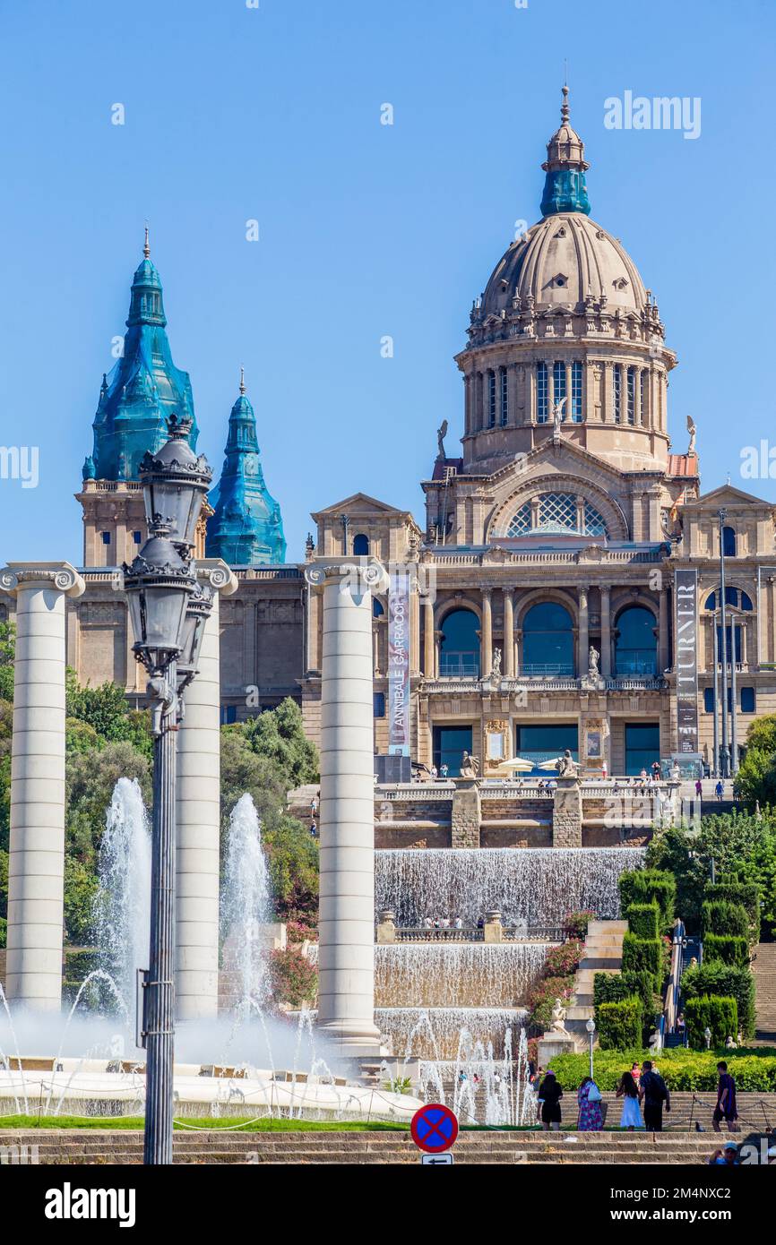 Vue sur le palais national de Montjuïc sur la fontaine magique de Montjuïc, Barcelone, Espagne Banque D'Images