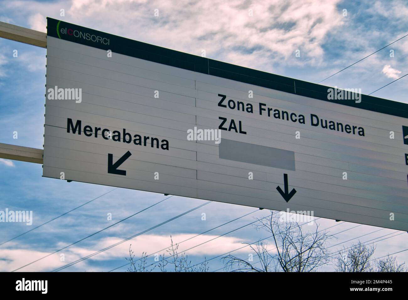 Un panneau d'autoroute à Zona Franca à Barcelone, Espagne Banque D'Images