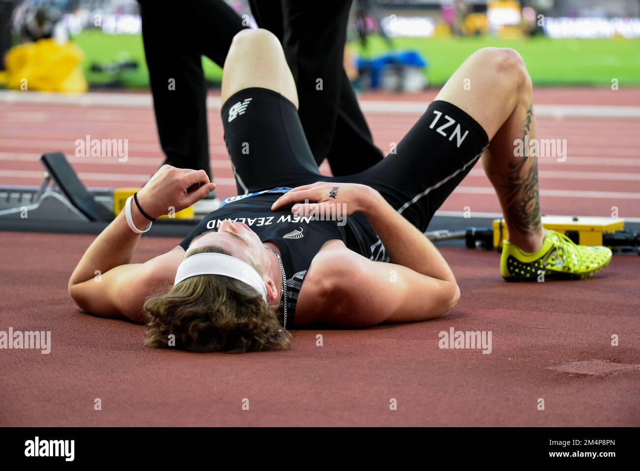 Keegan Pitcher s'est épuisé après avoir participé à la finale de T36 400m aux Championnats du monde d'athlétisme Para, London Stadium, Royaume-Uni. Athlète para de Nouvelle-Zélande Banque D'Images