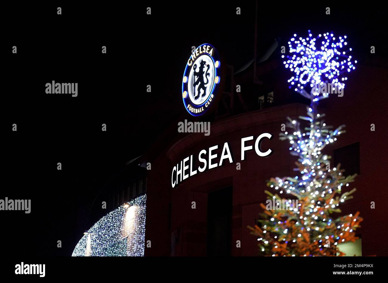 Une vue générale de l'écusson du club sur le stade avant le match a de l'UEFA Women's Champions League Group à Stamford Bridge, Londres. Date de la photo: Jeudi 22 décembre 2022. Banque D'Images