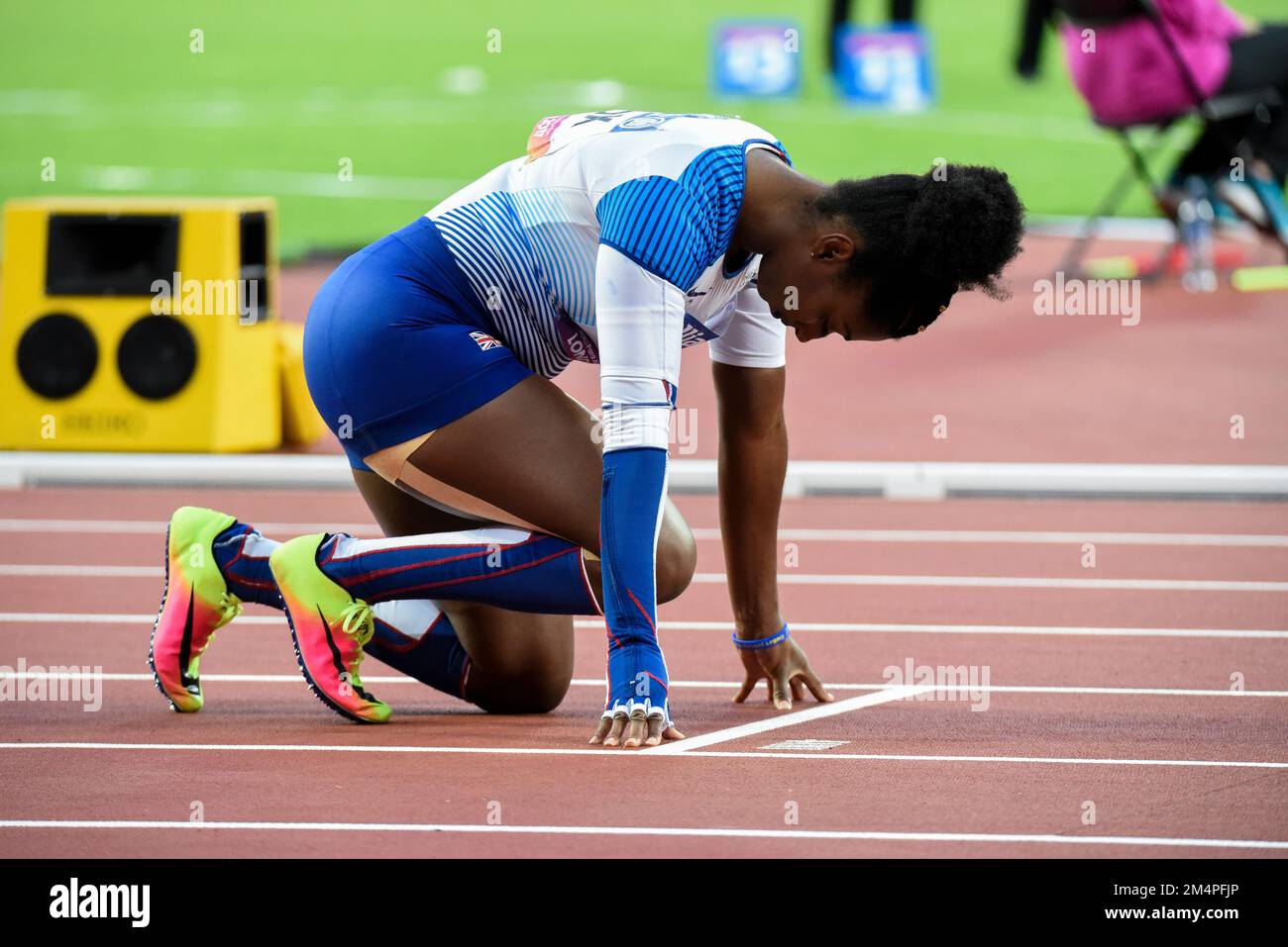 Kadeena Cox est prête à commencer la finale T38 400m aux Championnats du monde d'athlétisme Para, au stade de Londres. Elle souffre de sclérose en plaques Banque D'Images