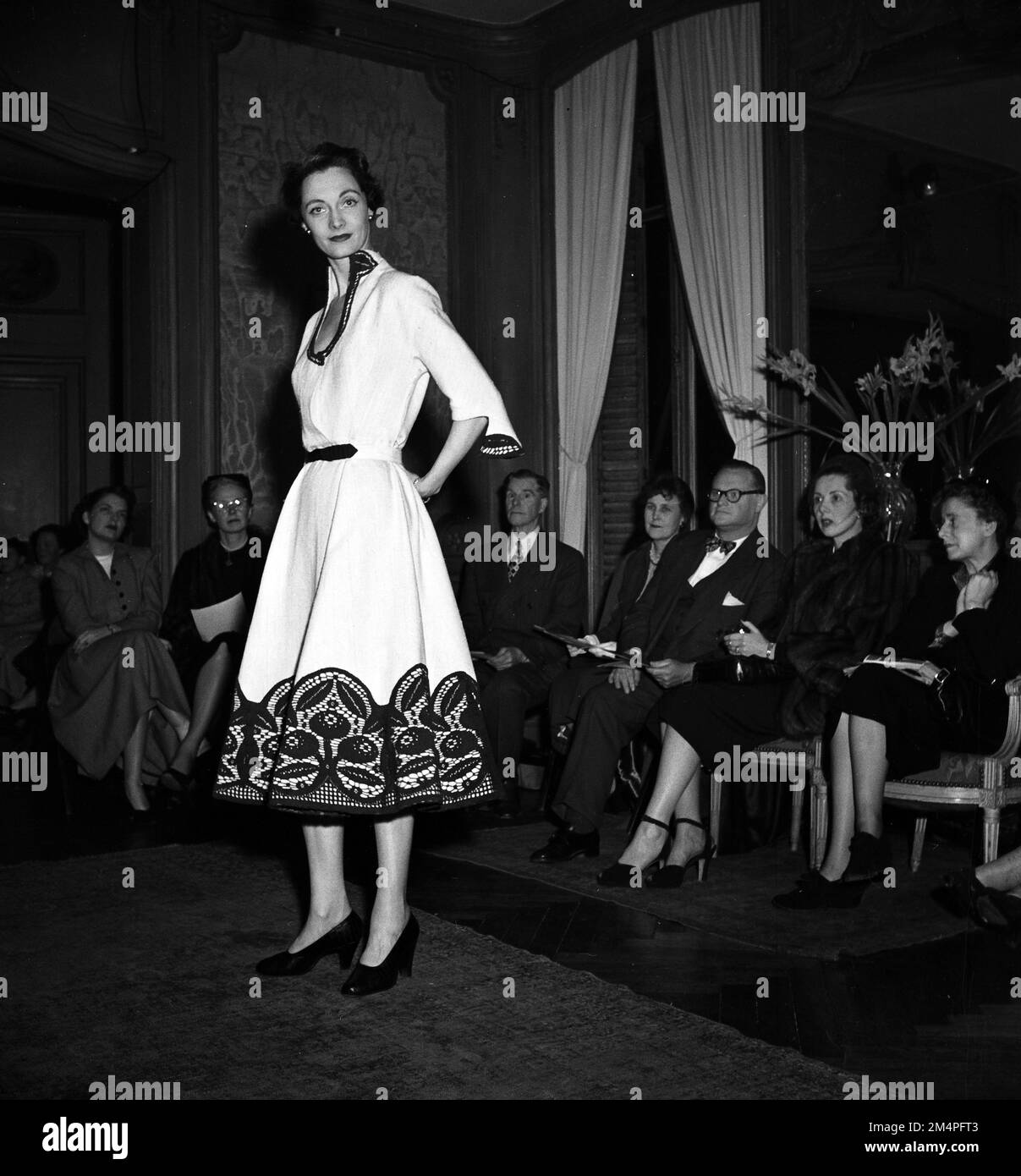 Salon de la mode grecque à Paris. Photographies des programmes du Plan Marshall, des pièces justificatives et du personnel Banque D'Images