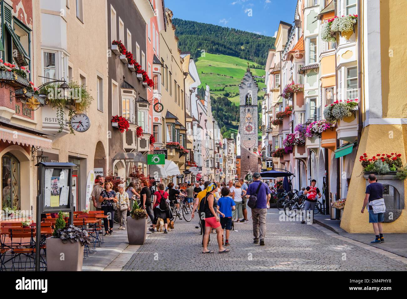 Zone piétonne Neustadt avec Zwoelferturm, Vipiteno, province de Bolzano, Tyrol du Sud, Trentin-Haut-Adige, Italie du Nord, Italie Banque D'Images