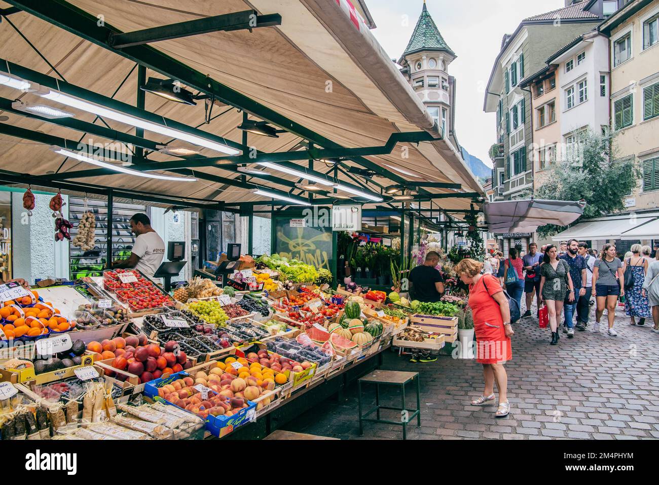 Marché aux fruits dans la vieille ville, Bolzano, province de Bolzano, Tyrol du Sud, Trentin-Haut-Adige, Italie du Nord, Italie Banque D'Images