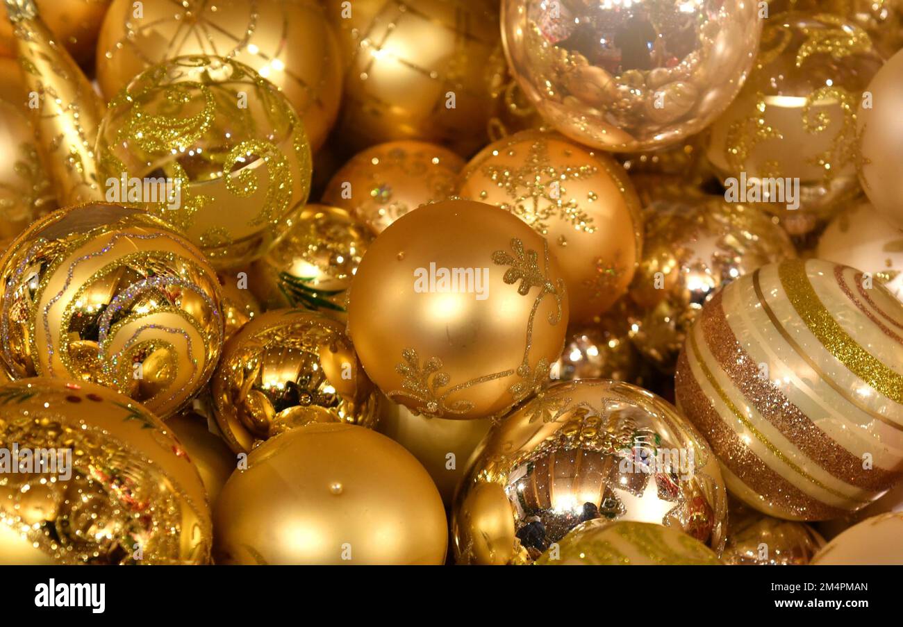 Décorations d'arbres de Noël, boules de Noël pour la saison de Noël, Allemagne Banque D'Images