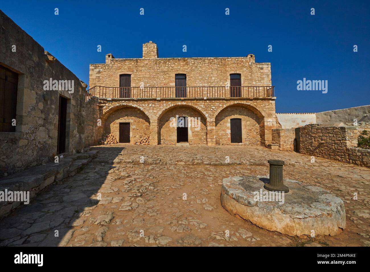 Aptera, site archéologique, site d'excavation, Roman, Doric, Mycenaéan, ville-état, monastère d'Agios Ioannis Theologios, cour intérieure, principale Banque D'Images