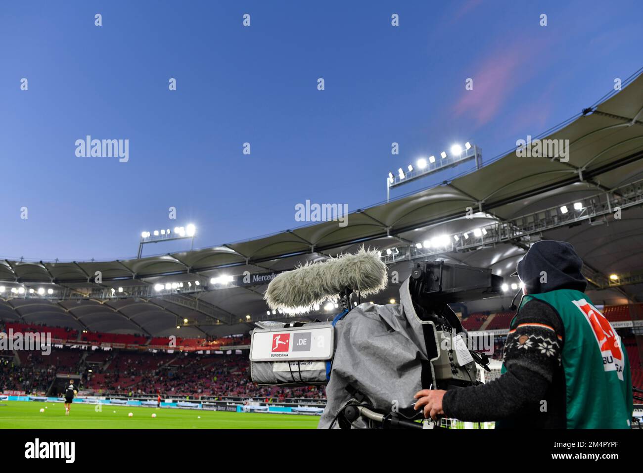 Caméra TV, logo Bundesliga, heure bleue, Mercedes-Benz Arena, Stuttgart, Bade-Wurtemberg, Allemagne Banque D'Images