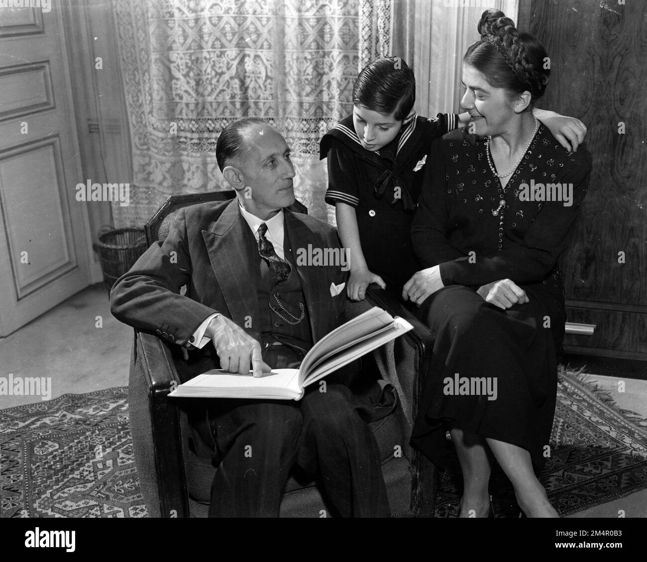 Maurice Lagrange, avocat général, Cour de justice, Communauté européenne du charbon et de l'acier. Photographies des programmes du Plan Marshall, des pièces justificatives et du personnel Banque D'Images
