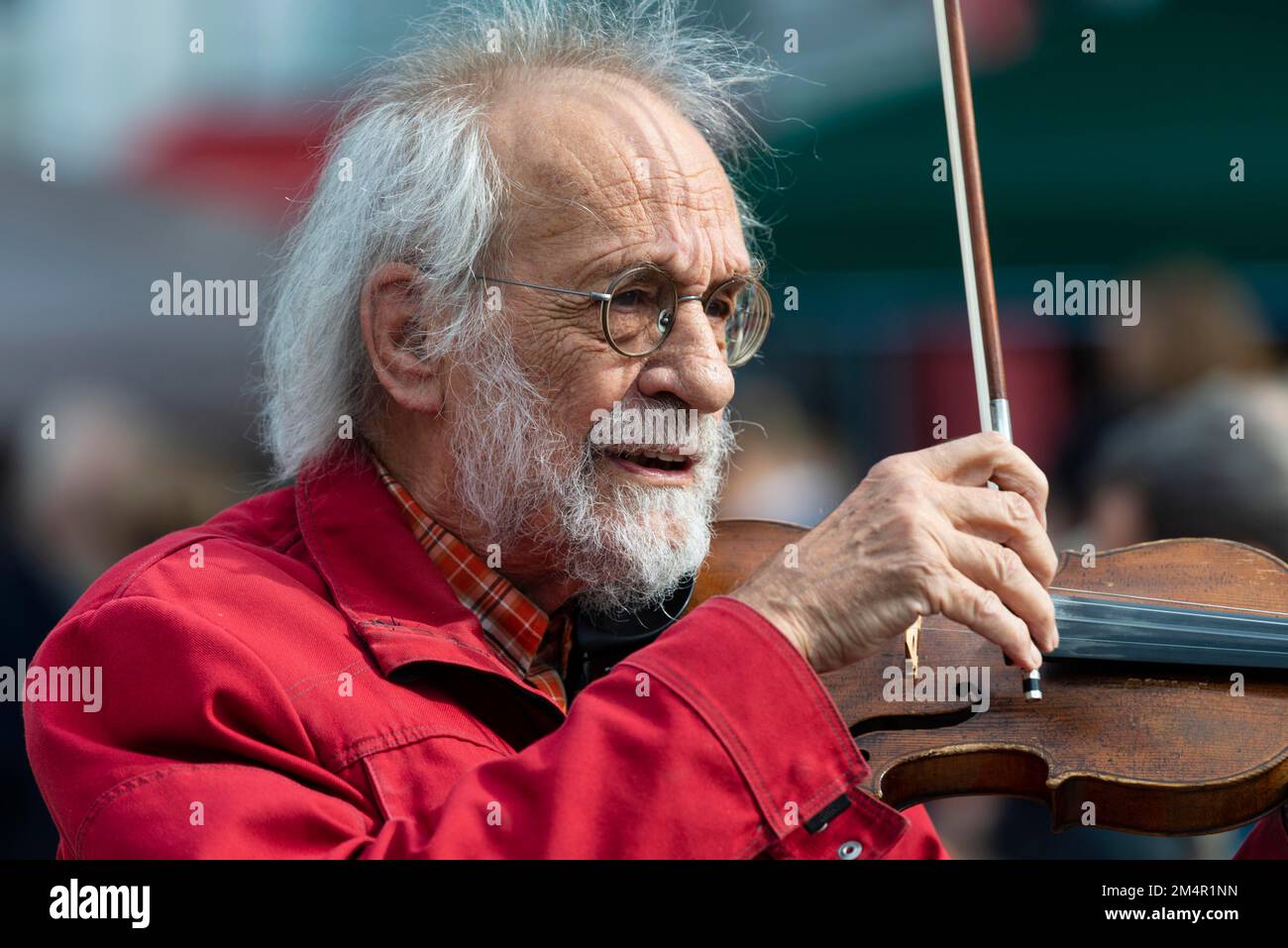 Klaus der Geiger, Klaus Christian von Wrochem, musicien et chanteur-compositeur, l'un des musiciens de rue les plus connus d'Allemagne, Fridays for future Banque D'Images