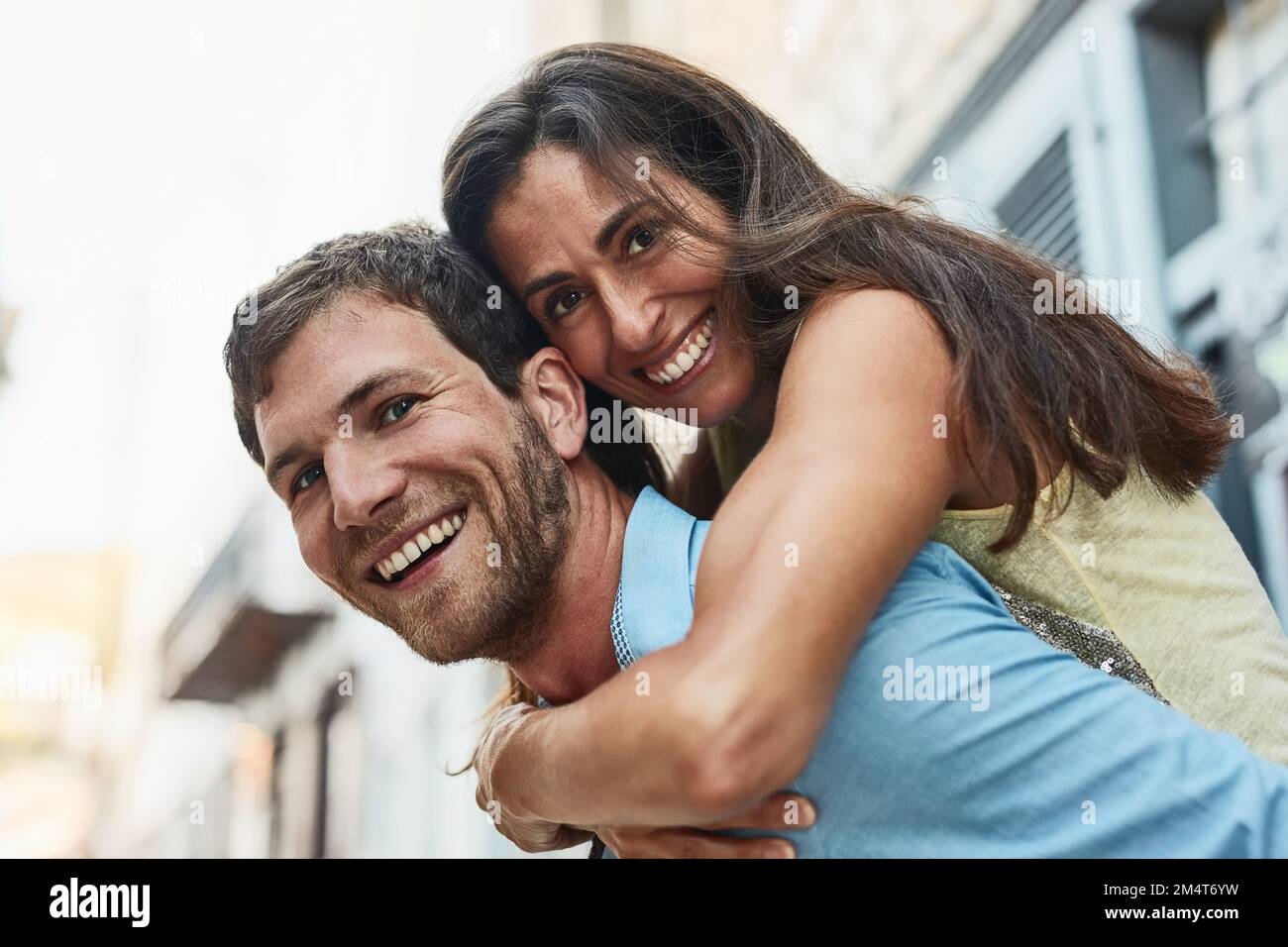 La seule règle est de toujours Amuse-toi bien. un couple affectueux qui passe du temps ensemble. Banque D'Images