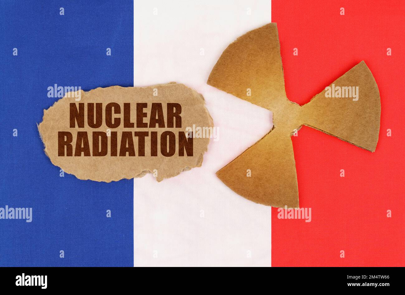 Le concept de l'industrie et de la radiation. Sur le drapeau de la ...