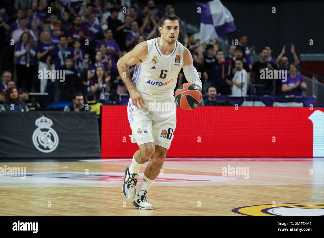 Alberto Abalde du Real Madrid pendant le match EuroLeague de Turkish Airlines entre Real Madrid et ASVEL Lyon-Villeurbanne sur 22 décembre 2022 au Wizink Centre de Madrid, Espagne - photo: Irina R Hipolito/DPPI/LiveMedia Banque D'Images