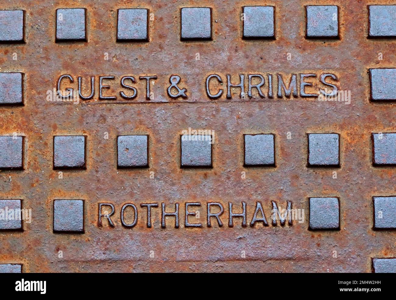Guest & Chrimes, grille en fonte Rotherham, eaux usées de rue, couverture sanitaire, Yorkshire, Angleterre, ROYAUME-UNI, S60 1AF Banque D'Images