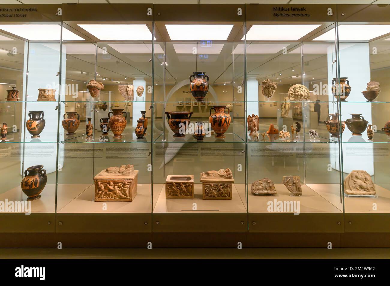 Budapest, Hongrie. Intérieur du Musée des Beaux-Arts Objets anciens de la culture grecque et romaine Banque D'Images