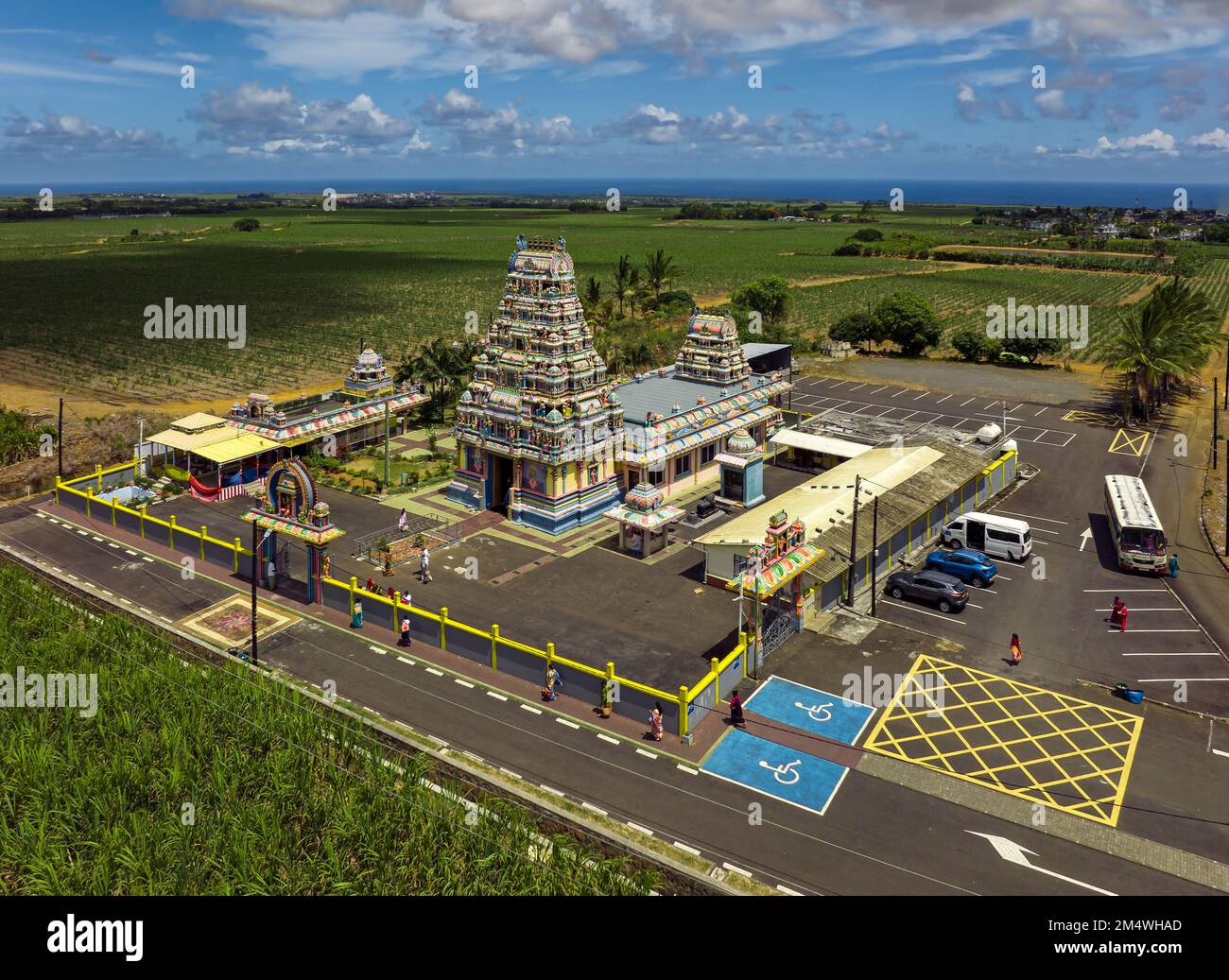 Photo aérienne d'un temple hindou typique de l'île Maurice. Le nom est Temple Tookay. Banque D'Images
