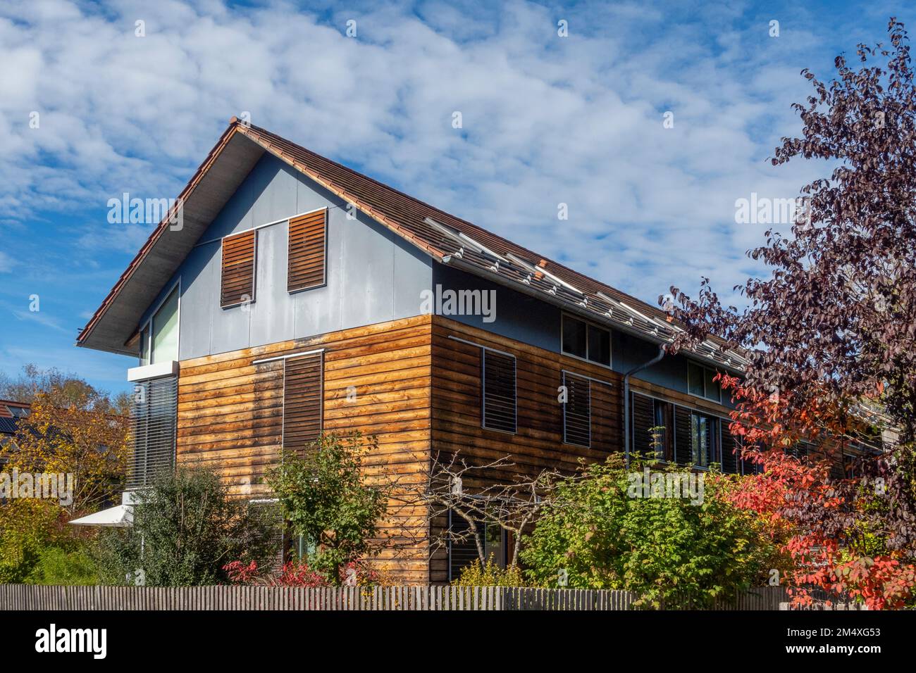 Allemagne, Bavière, Munich, extérieur de maison passive moderne avec des murs en bois Banque D'Images