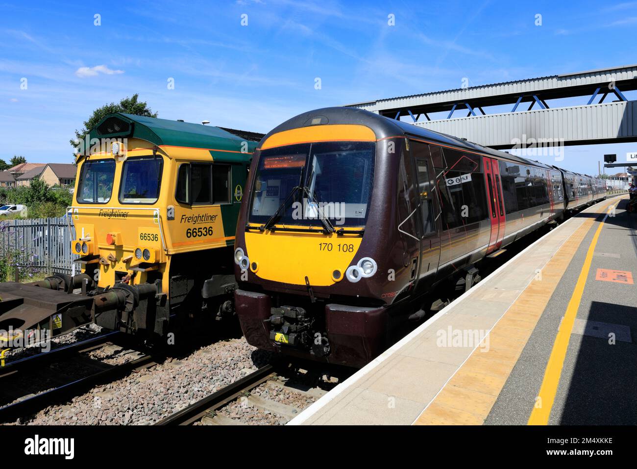C2C 170108 à la gare de Peterborough, East Coast main Line Railway; Cambridgeshire, Angleterre, Royaume-Uni Banque D'Images