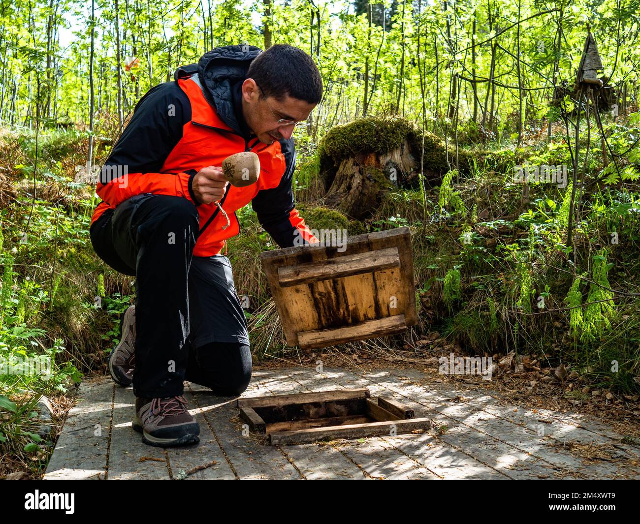 Ces sources sont souvent des réservoirs souterrains où l'eau s'écoule. Pour la plupart d'entre eux, c'est que toujours une rue La légende d'Olav est liée à eux et qu'ils sont rarement à court pendant les périodes sèches. Le pèlerinage scandinave est connu sous le nom De 'st. Olavsleden', est une route 580km qui va de la mer Baltique à l'est à l'océan Atlantique à l'ouest, de Selånger en Suède à Trondheim en Norvège. Banque D'Images