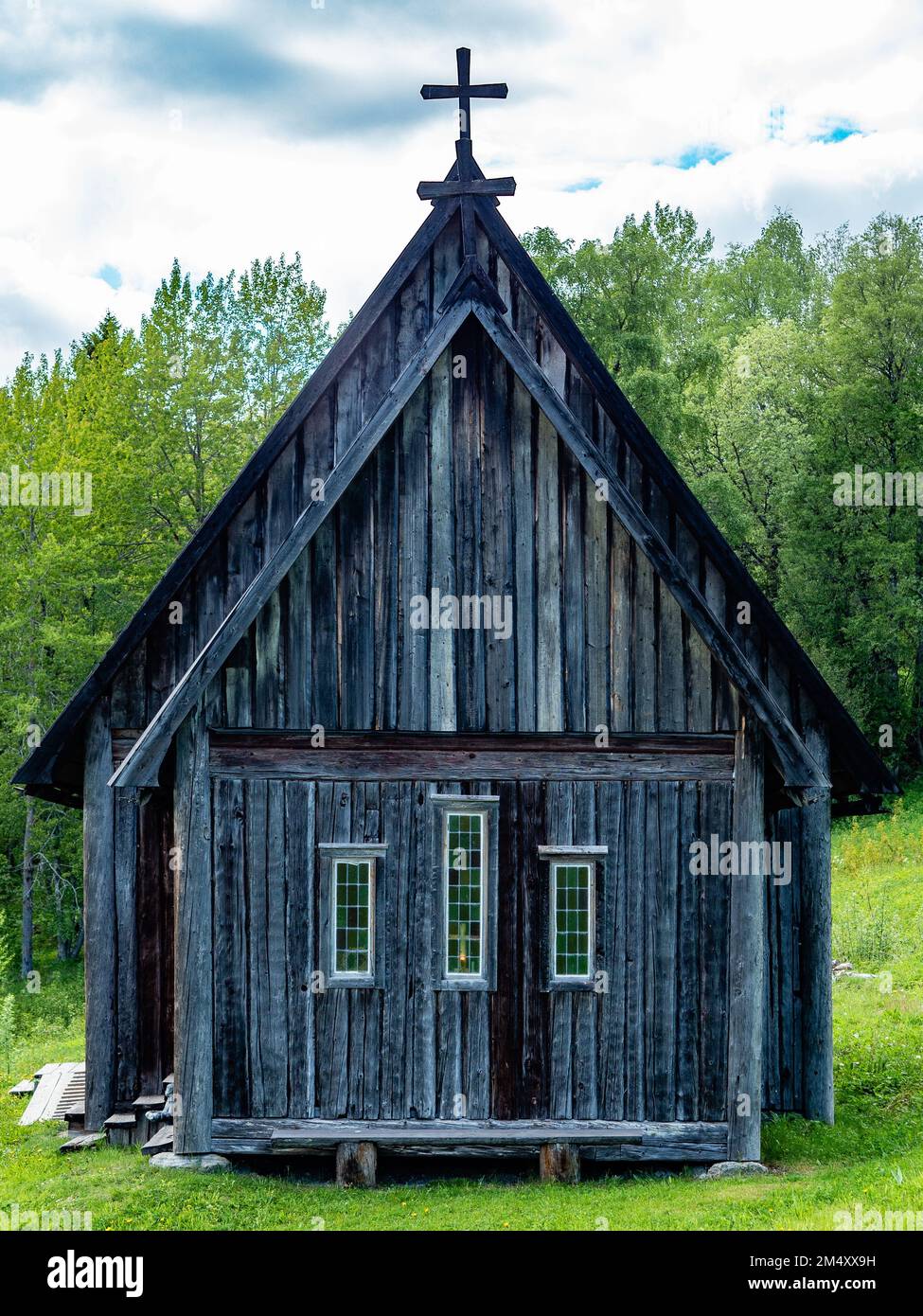 Une vue sur l'église de pèlerinage à Hallandsgarden qui a été construite en 1999 sur la base de la conception d'une église de la rive médiévale. Le pèlerinage scandinave est connu sous le nom De 'st. Olavsleden', est une route 580km qui va de la mer Baltique à l'est à l'océan Atlantique à l'ouest, de Selånger en Suède à Trondheim en Norvège. Banque D'Images