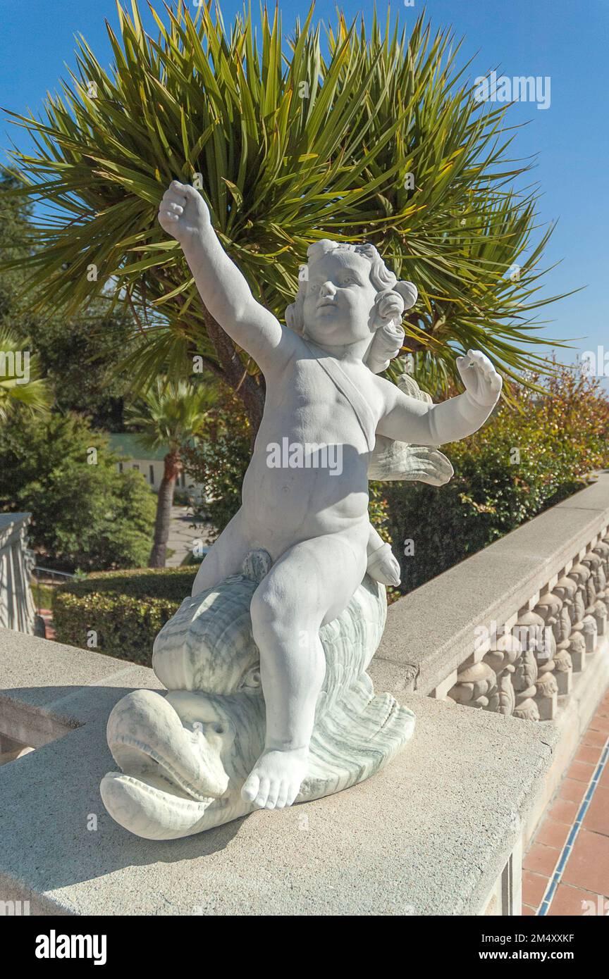 14 novembre 2011, San Simeon, CA, Etats-Unis : une sculpture de Cupidon au château Hearst à San Simeon, CA. Banque D'Images