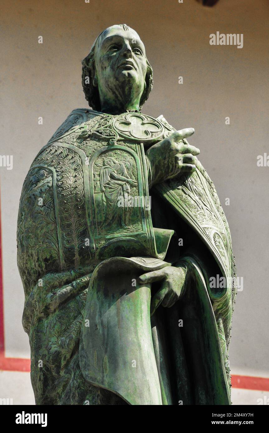 Un cliché vertical de la sculpture urbaine du Pape Alexandre VI, né Rodrigo de Borja Banque D'Images