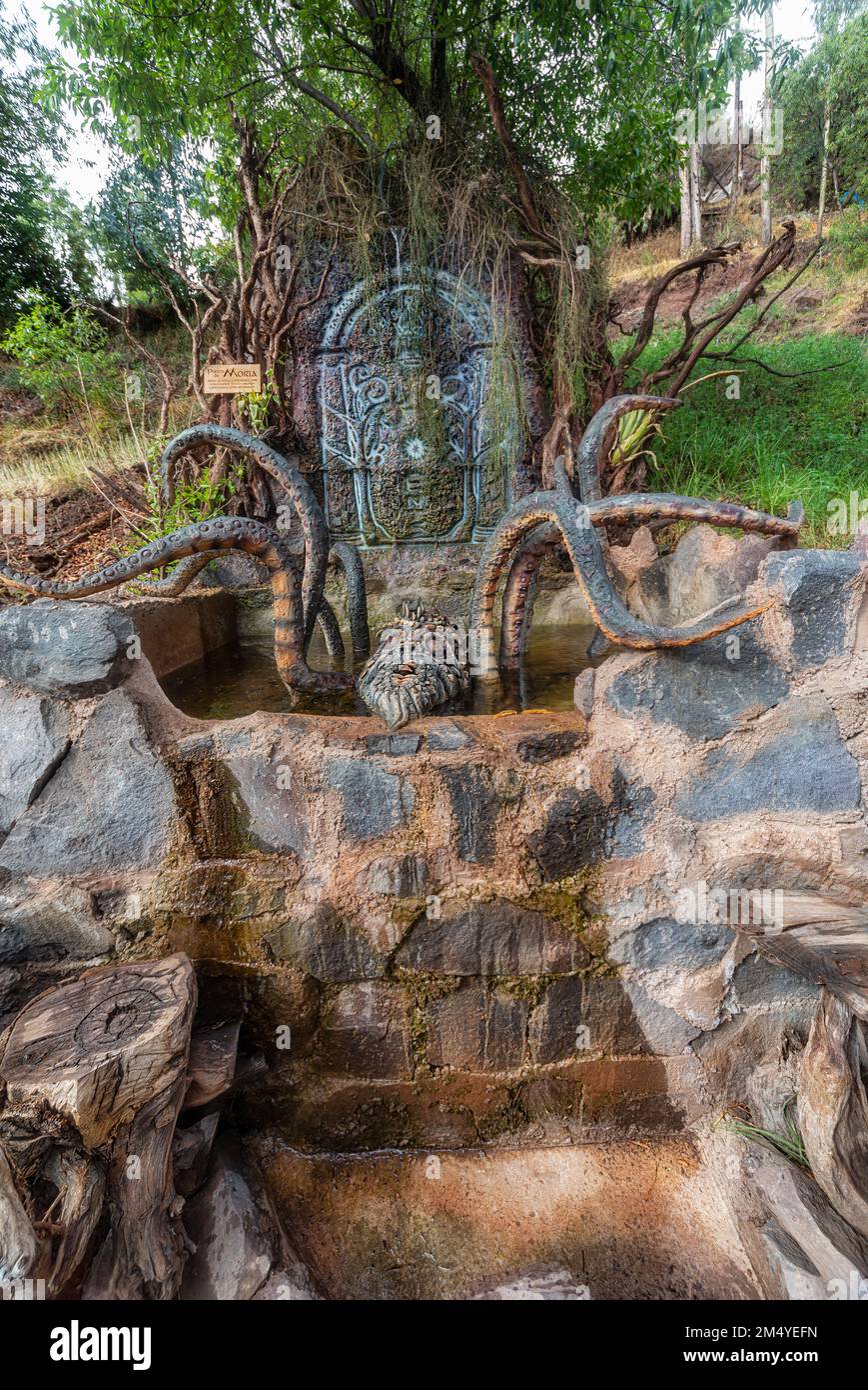 Cusco, Pérou - 26 septembre 2022: Des personnages de Seigneur des anneaux ont été créés à partir d'arbres et de bois à Bosque ENTS Cusco, une nouvelle attraction pour t Banque D'Images