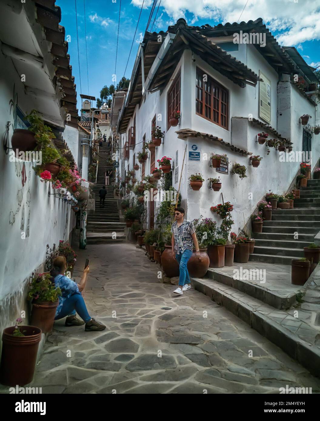 Cusco, Pérou - 02 octobre 2022: La célèbre rue des sept Borquitos (Calle 7 Borrequitos) dans le quartier de San Blas de Cusco. Banque D'Images