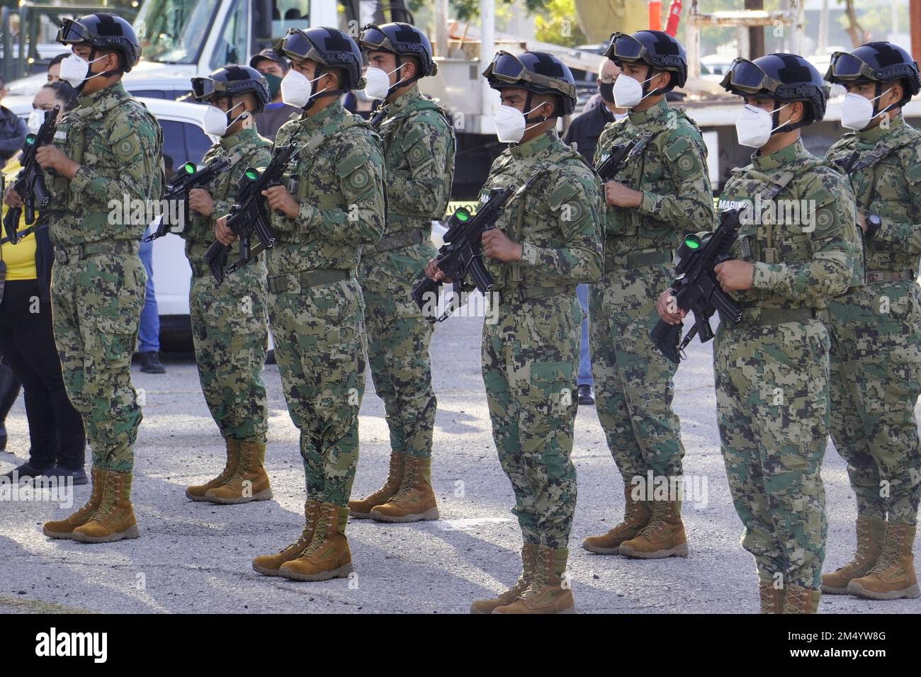 Les soldats mexicains, les forces militaires lors d'une cérémonie civique commémorant le jour du drapeau du Mexique Banque D'Images