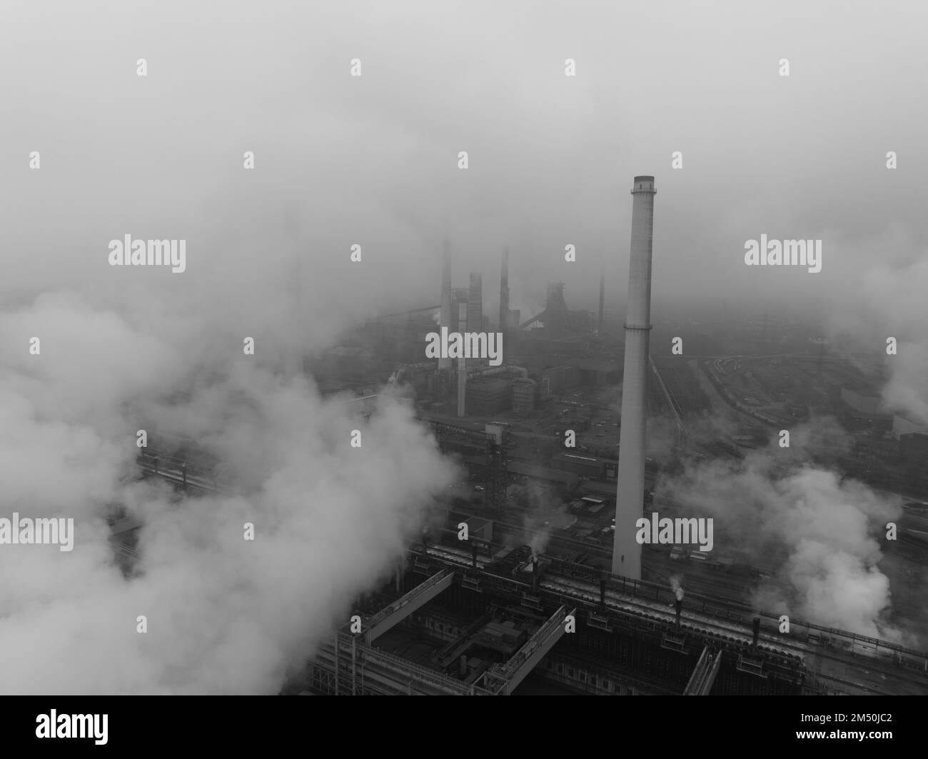 Zone de Ruhr, zone industrielle lourde près de Dusseldorf. Mines de charbon, hauts fourneaux, aciéries, génie industriel allemand et production d'acier. Antenne Banque D'Images