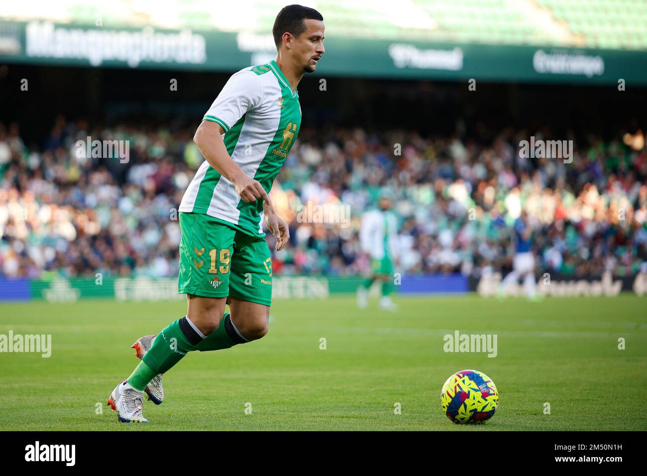 Séville, Espagne. 23rd décembre 2022. Luiz Felipe (19) de Real Betis vu pendant le football amical entre Real Betis et Atalanta à l'Estadio Benito Villamarin à Séville. (Crédit photo : Gonzales photo/Alamy Live News Banque D'Images