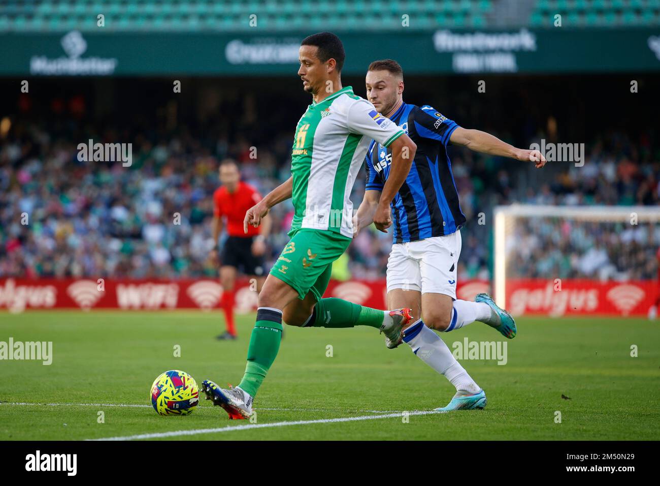 Séville, Espagne. 23rd décembre 2022. Luiz Felipe (19) de Real Betis vu pendant le football amical entre Real Betis et Atalanta à l'Estadio Benito Villamarin à Séville. (Crédit photo : Gonzales photo/Alamy Live News Banque D'Images