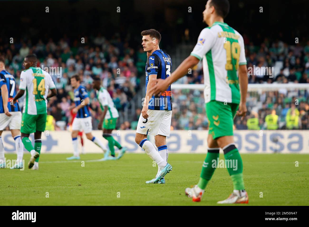 Séville, Espagne. 23rd décembre 2022. Joakim Maehle (3) d'Atalanta vu pendant le football amical entre Real Betis et Atalanta à l'Estadio Benito Villamarin à Séville. (Crédit photo : Gonzales photo/Alamy Live News Banque D'Images