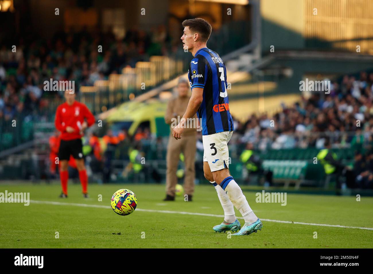 Séville, Espagne. 23rd décembre 2022. Joakim Maehle (3) d'Atalanta vu pendant le football amical entre Real Betis et Atalanta à l'Estadio Benito Villamarin à Séville. (Crédit photo : Gonzales photo/Alamy Live News Banque D'Images