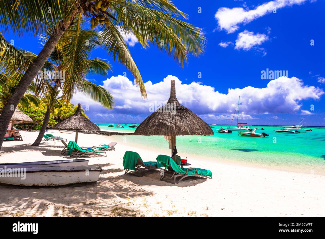 Les meilleures destinations tropicales - île Maurice avec des plages de sable blanc parfaites. Le Morne Resort Banque D'Images