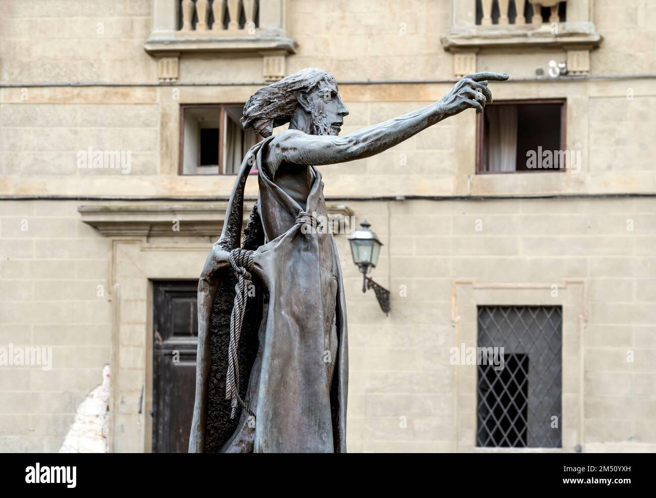Statue en bronze de Saint Jean-Baptiste réalisée par le sculpteur Giuliano Vangi, quartier Oltrarno, centre-ville de Florence, Toscane, Italie Banque D'Images
