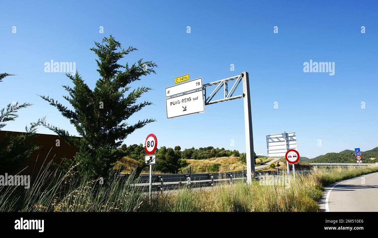 Panneaux informatifs sur une autoroute, Barcelone, Catalunya, Espagne, Europe Banque D'Images