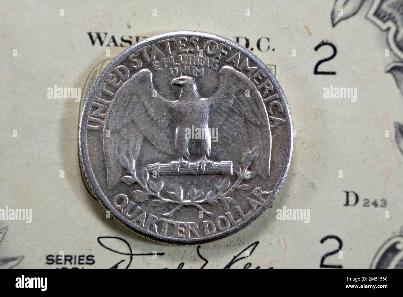 L'aigle à tête blanche (Haliaeetus leucocephalus) du côté inverse d'une pièce de 25 dollars, 25 vingt-cinq cents américains série 1963, vieux millésime américain r Banque D'Images