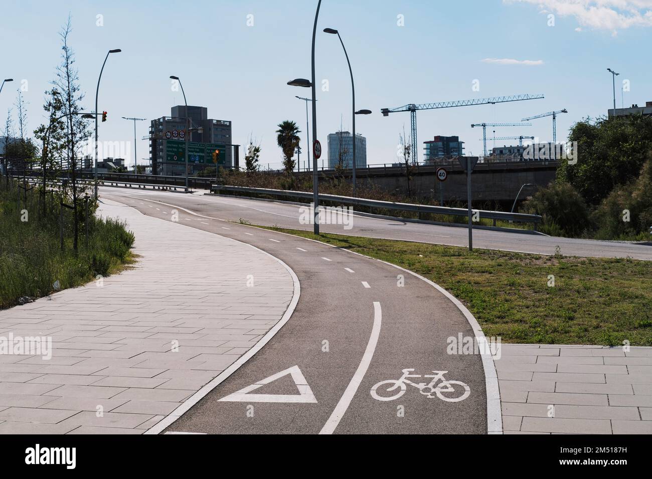 Un marquage routier sur la piste cyclable à Barcelone, Espagne Banque D'Images