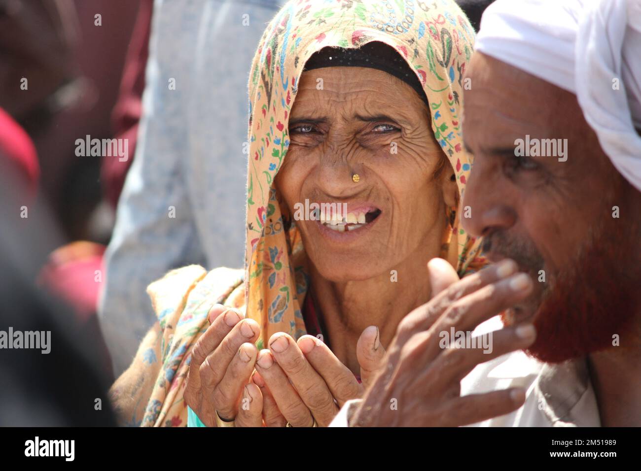 Les dévotés prient en observant les 65th Urs de Hazrat Syed Rasool Shah ...